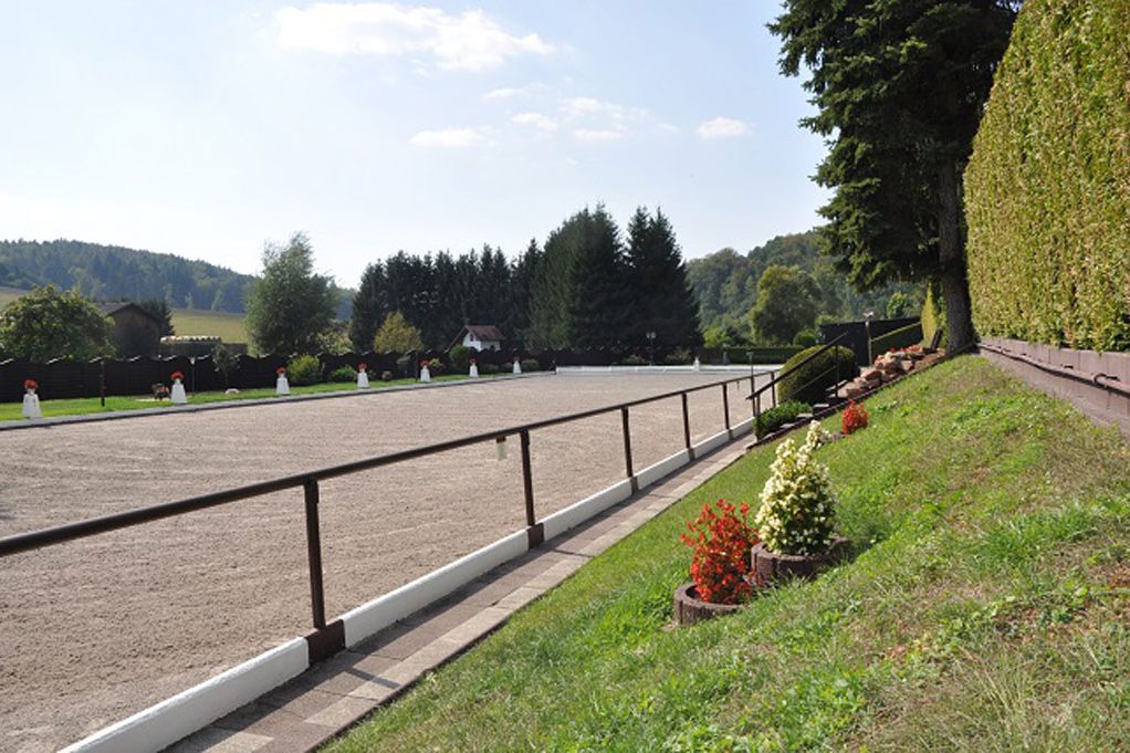 Außenviereck mit Tribüne